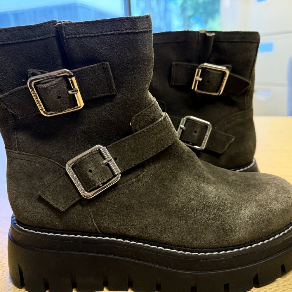 J Slides Boots